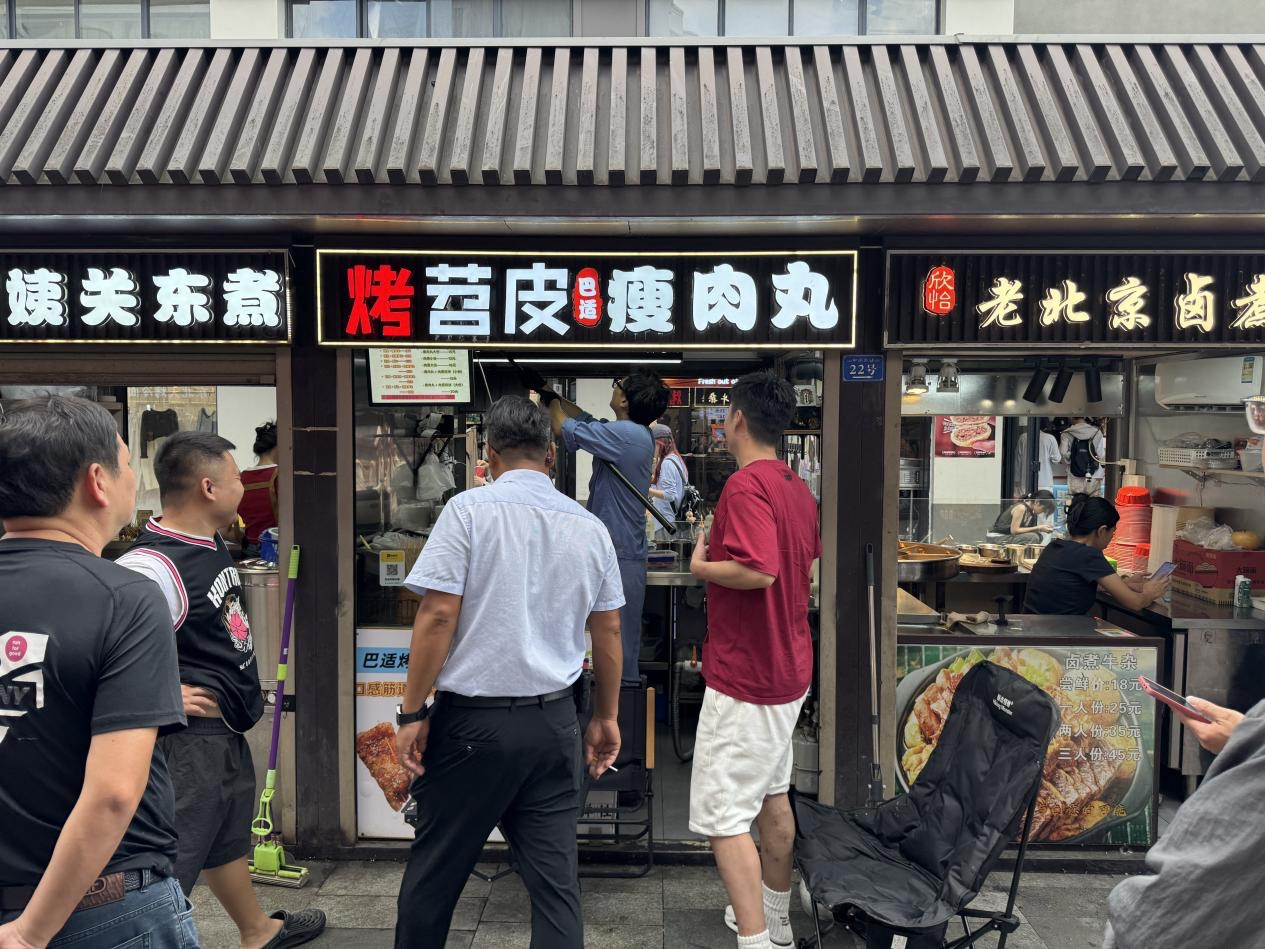 华润兴光燃气节前走进宁大步行街，为47户沿街商铺